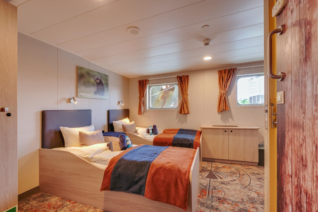 Plancius, Twin Window 412 © Joanke Louws - Oceanwide Expeditions.jpg
