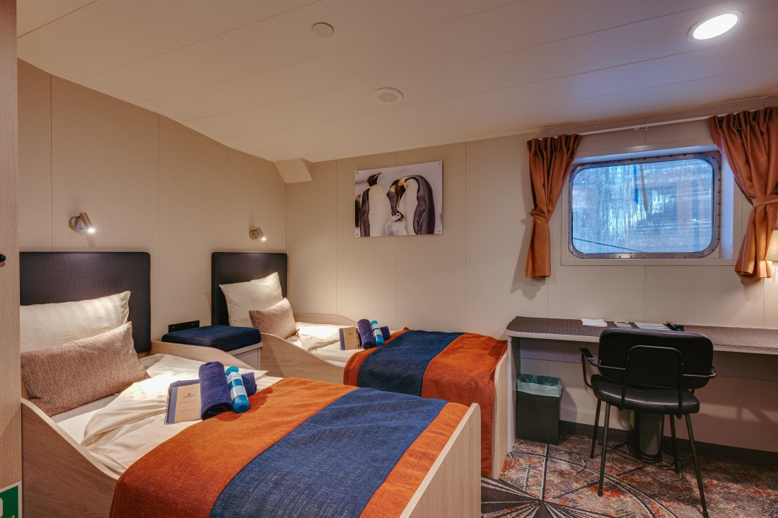 Plancius, Twin Window 413-2 © Joanke Louws - Oceanwide Expeditions.jpg