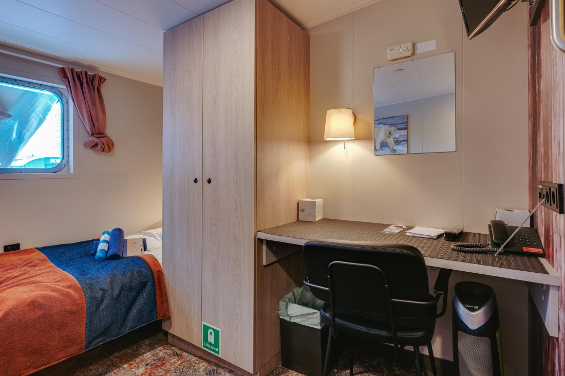 Plancius, Twin Window 416-2 © Joanke Louws - Oceanwide Expeditions.jpg