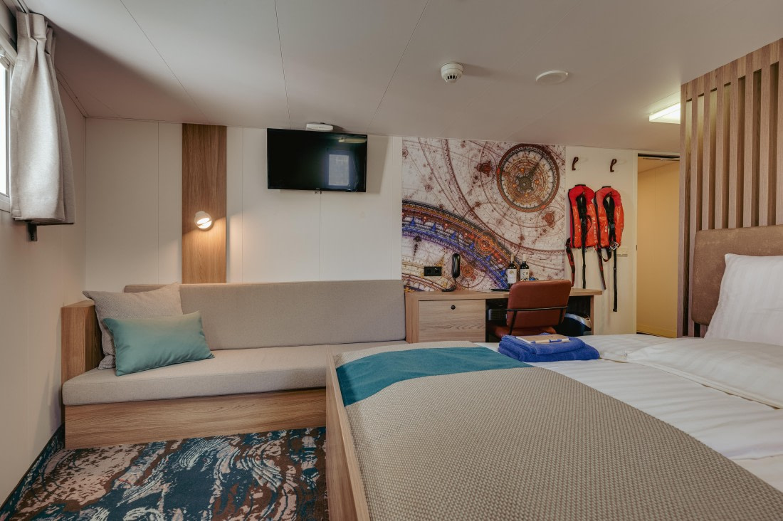 Ortelius, Superior 521-2 © Joanke Louws - Oceanwide Expeditions.jpg