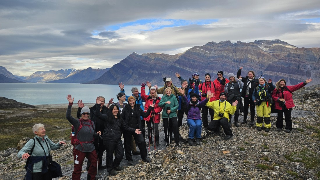 HDS10-26, Day 7, happyhikersmediumgroupphoto.jpg © Katrin Frosin - Oceanwide Expeditions.jpg
