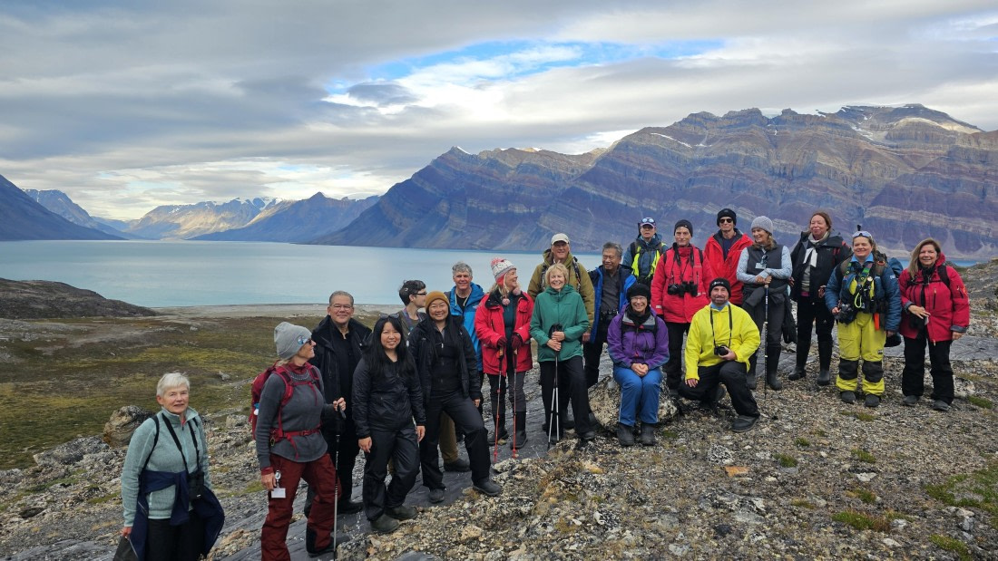 HDS10-26, Day 7, mediumhikers groupphoto.jpg © Katrin Frosin - Oceanwide Expeditions.jpg