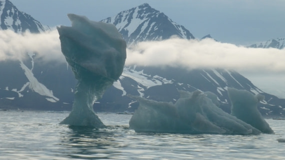 Iceberg en Baie du roi, Svalbard