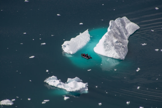 Zodiak between Ice