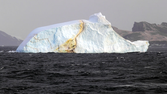 OTL27-17 Coloured Ice next to Possession Islands
