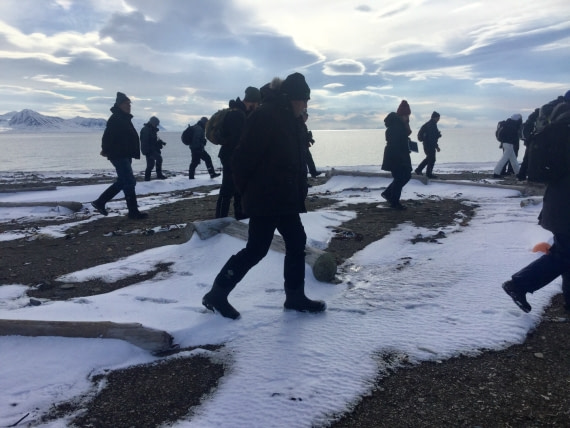 Photo position, it looks like war but it's love for nature!