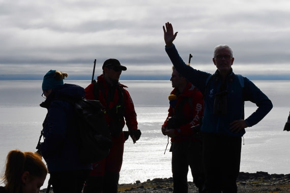 Kapp Lee, silouettes © Geert Kroes - Oceanwide Expeditions.jpg