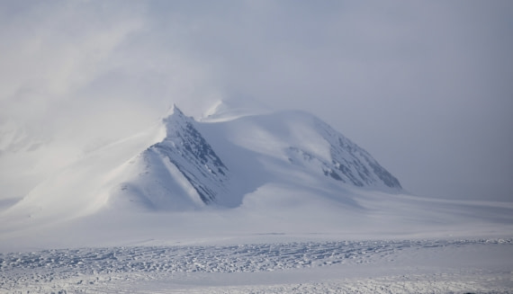 Spitzbergen_pointy mountains