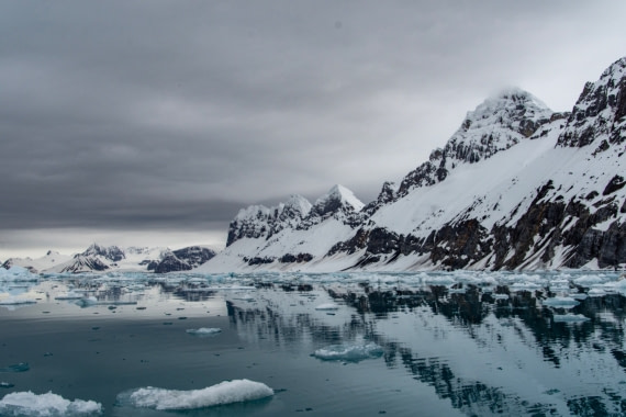 Zodiac cruise south Svalbard