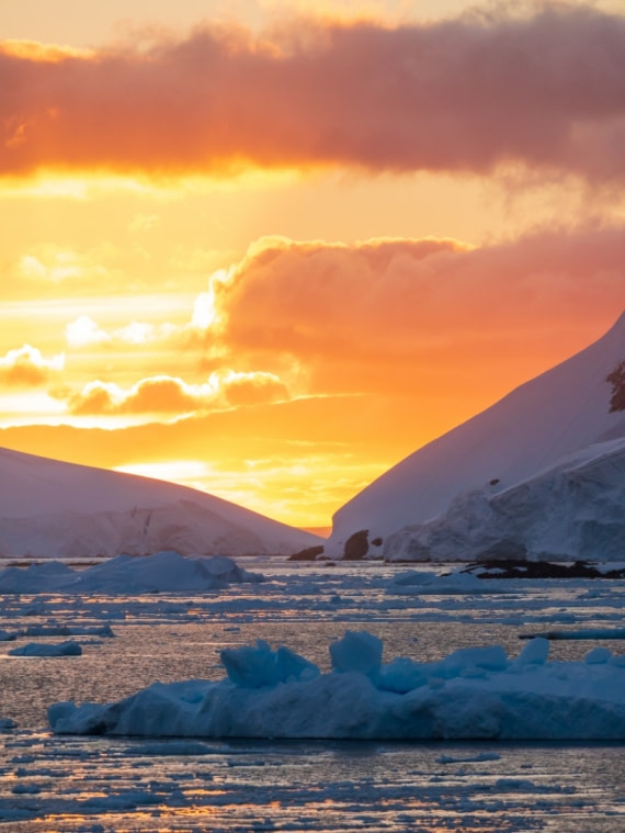 Sunrise in Lemaire Channel