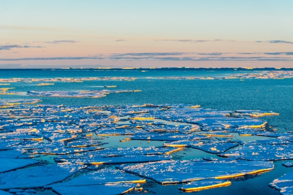 Antarctica,-Weddell-Sea,-Snow-Hill---Sunset-landscape---November-2019