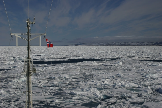Sailing through the Arctic pack ice © photo contestant - Oceanwide Expeditions.jpg