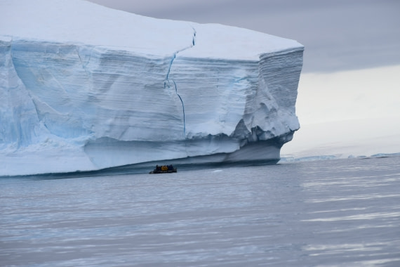 Huge icebergs,tiny boats