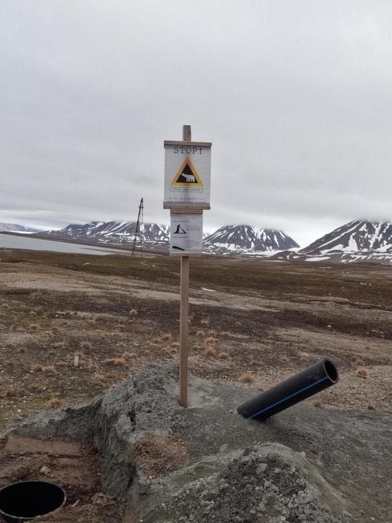 Stop sign at Ny-Alesund