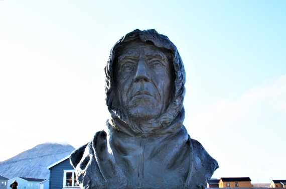 Roald Amundsen  - Ny Alesud