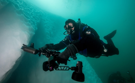 Scuba_Greenland-2017_Diver near Ice © Jim van Gogh - Oceanwide Expeditions.jpg