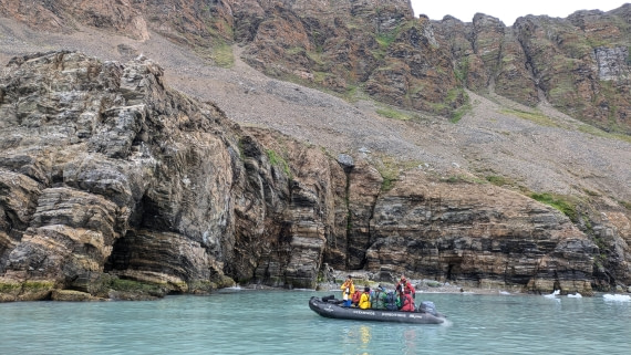 PLA10-24, Day 2, Bird cliff zodiac Sabrina Kerth © Sabrina Kerth - Oceanwide Expeditions.jpg