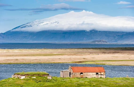 Snaefellsjökull volcano © GettyImages-155096173.jpg