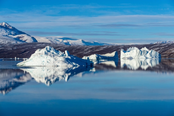 Bluebird day in Hare Fjord