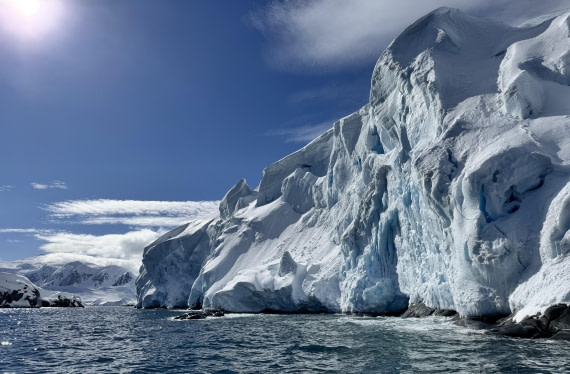 HDS21a24, Day 8, hangingglacier3 © Meike Sjoer - Oceanwide Expeditions.jpg