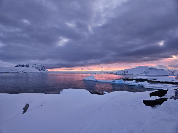 HDS21a24, Day 12, camping 06NOV © Unknown photographer - Oceanwide Expeditions.jpg