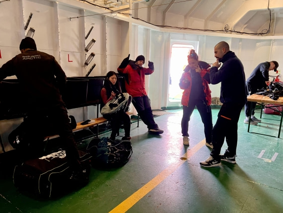 OTL24-24, Day 3, Divers (2) ©  Unknown photographer - Oceanwide Expeditions.jpg