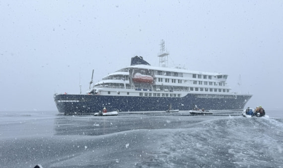 HDS24-24, Day 8, snowyzodiacsreturningtohondius-meike © Meike Sjoer - Oceanwide Expeditions.jpg