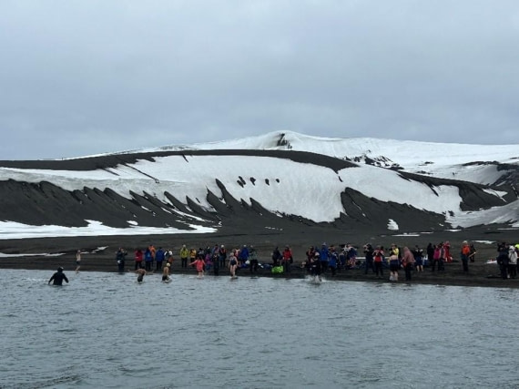 PLA24-24, Day 17, Polar plunge © Unknown photographer - Oceanwide Expeditions.jpg