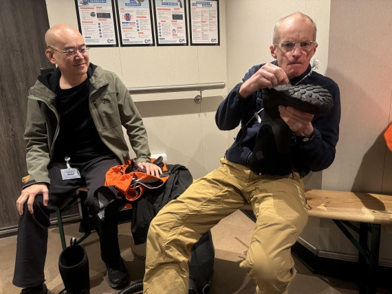 HDS25-25, Day 12, Bio-Security © Unknown photographer - Oceanwide Expeditions.jpg