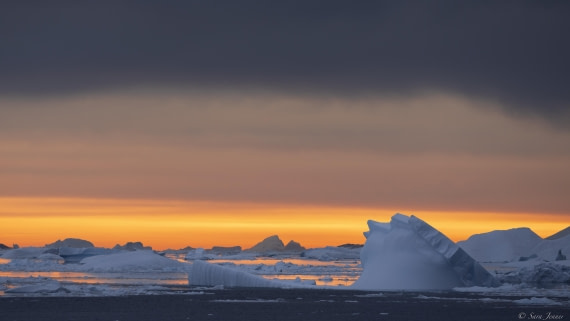 OTL28-25, Day 6, Lemaire Channel 1 © Sara Jenner - Oceanwide Expeditions.jpg