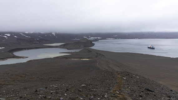 OTL29-25, Day 8, Telefon 1 © Sara Jenner - Oceanwide Expeditions.jpg