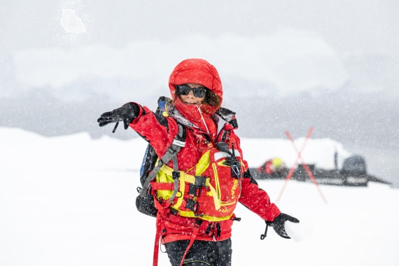 HDS28-25, Day 14, Ross Ice landing photos © Ross Wheeler - Oceanwide Expeditions.jpg