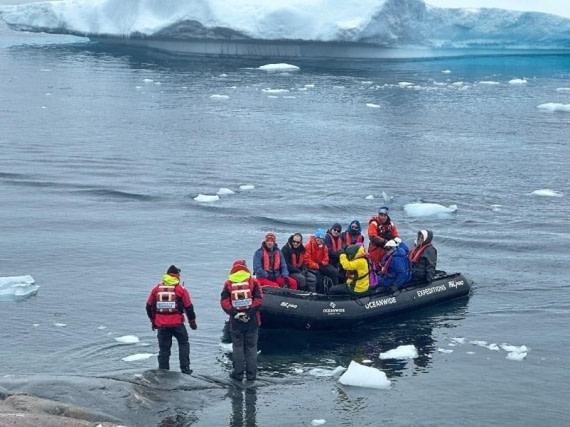 PLA29-25, Day 6, Picture18 © Unknown photographer - Oceanwide Expeditions.jpg