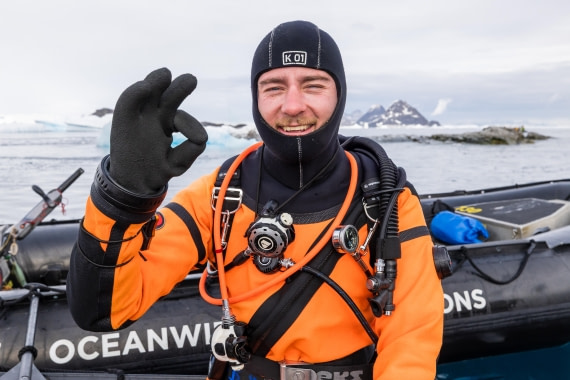 apeacock_HDS28-25_Antarctica_SG-FL_250215-6144.jpg