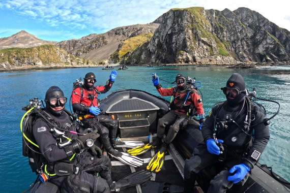 OTL30-25, Day 5, Divers check out dive (1) - Copy © Unknown photographer - Oceanwide Expeditions.JPG