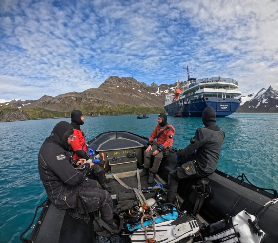 OTL30-25, Day 5, Divers check out dive (2) © Unknown photographer - Oceanwide Expeditions.JPG