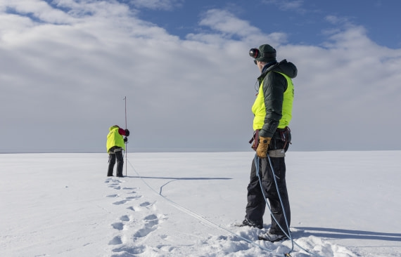 OTL30-25, Day 13, Set up on the iceberg © Sara Jenner - Oceanwide Expeditions.jpg