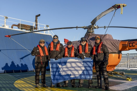 OTL30-25, Day 16, DAP team 1 © Sara Jenner - Oceanwide Expeditions.jpg