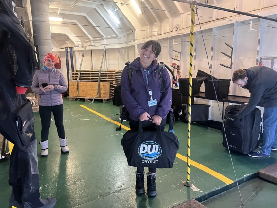 OTL31-25, Day 3, Happy_Diver© Unknown photographer - Oceanwide Expeditions.jpg