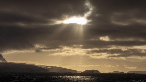 OTL32-25, Day 4, Sunrise 3 © Sara Jenner - Oceanwide Expeditions.jpg