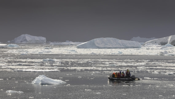 OTL32-25, Day 4, Zodiac cruise © Sara Jenner - Oceanwide Expeditions.jpg
