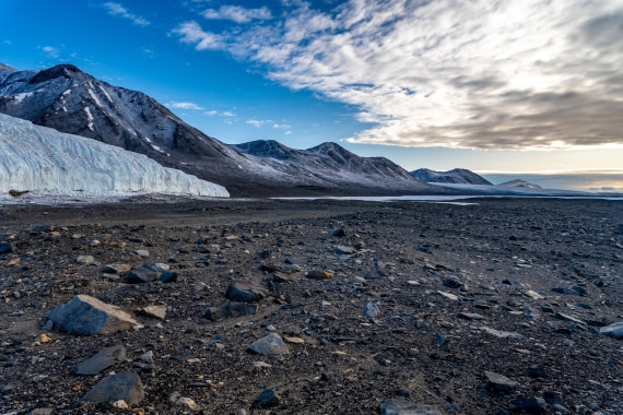 OTL28-23, McMurdo Taylor Dry Valley 02282023-00087.jpg © Tim Bieber - Oceanwide Expeditions.jpg