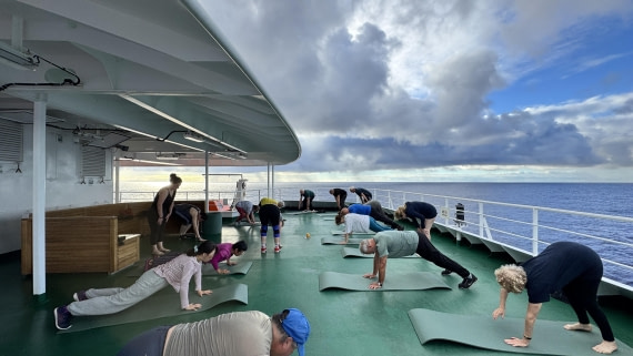 HDS31-25, Day 17, workout © Meike Sjoer - Oceanwide Expeditions.JPG