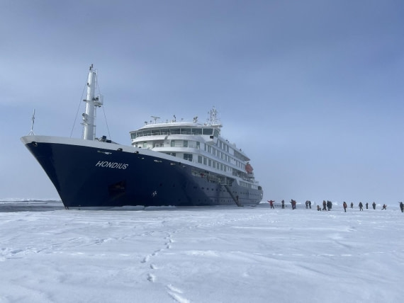 HDS02-25, Day 6, Ice landing © Unknown photographer - Oceanwide Expeditions.jpg