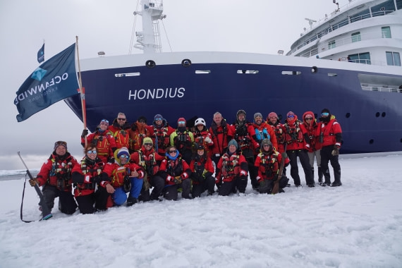HDS03-25, Day 8, group picture © Unknown photographer - Oceanwide Expeditions.JPG