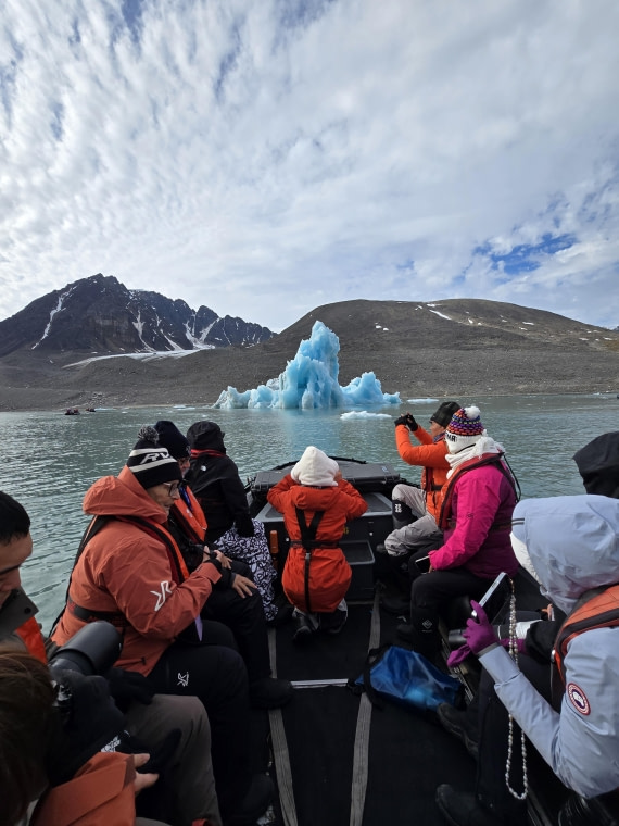 OTL09-25, Day 3, JG-Monacobreen-Guests © Jody Gaylord - Oceanwide Expeditions.jpg
