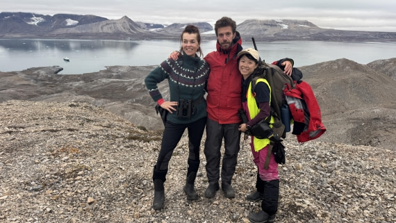 HDS11-25, Day 2, MeikeMarcoKannaNewLondonhike.JPG © Meike Sjoer - Oceanwide Expeditions.JPG