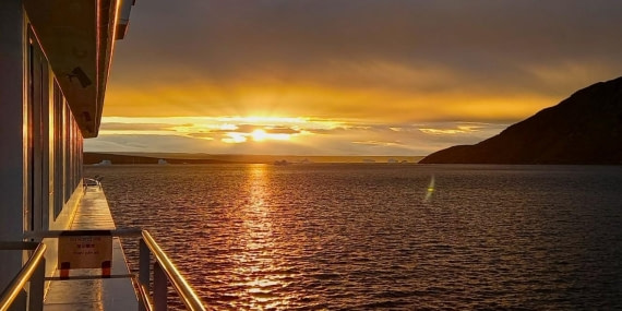 HDS12-25, Day 5,  sunrise2 Hana.jpeg © Hana Spickova - Oceanwide Expeditions.jpeg