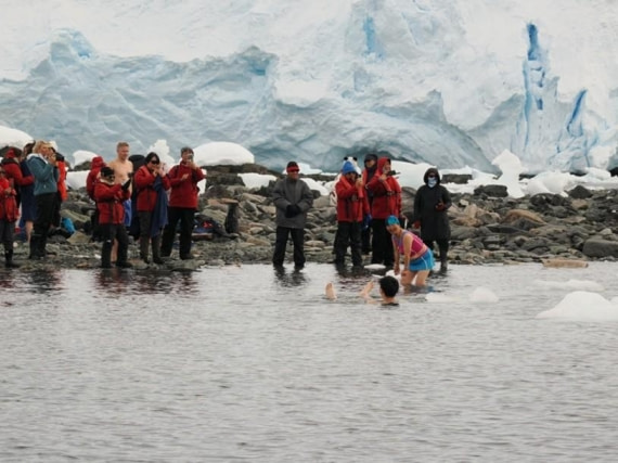 HDS22-25, Day 7, Polar plunge © Unknown photographer - Oceanwide Expeditions.jpg