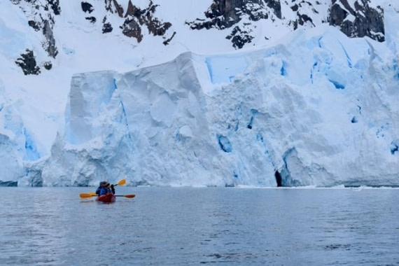 HDS22-25, Kayaking 4 © Unknown photographer - Oceanwide Expeditions.jpg